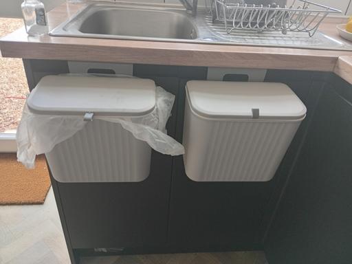  — kitch3n hanging bins