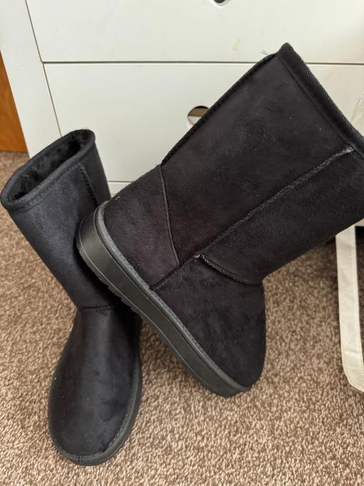  — Brand new black fur lined boots 38