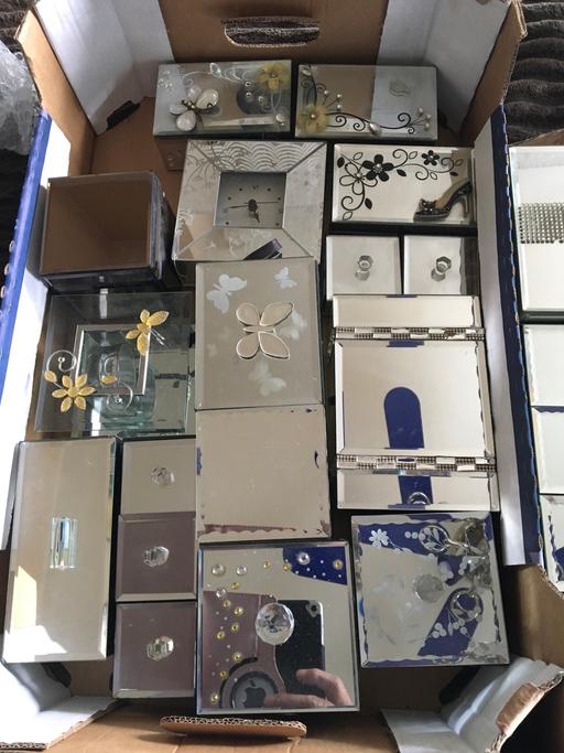 — Mirror trinket boxes