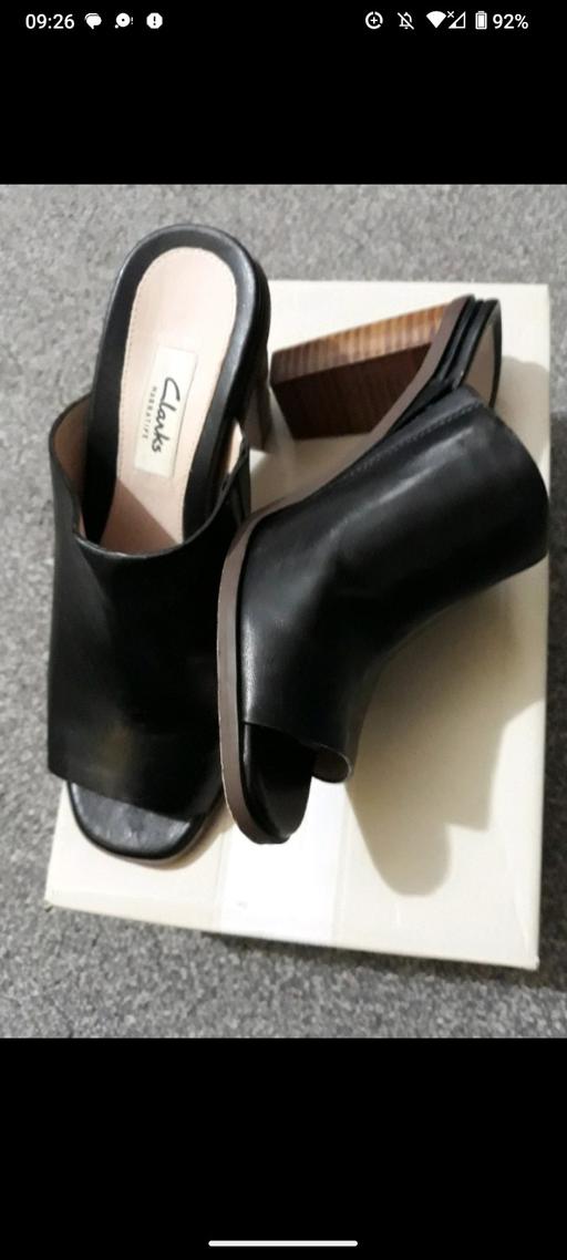  — Clarks women shoes size 3.5