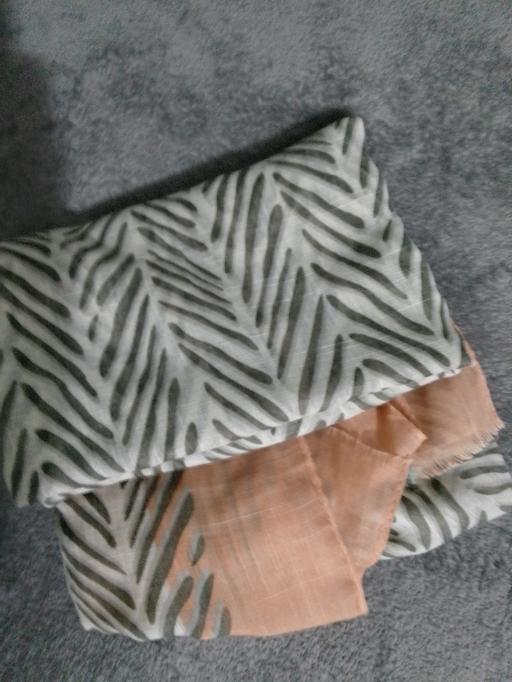  — women scarf