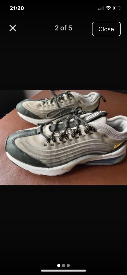  — Nike trainers size 4.5