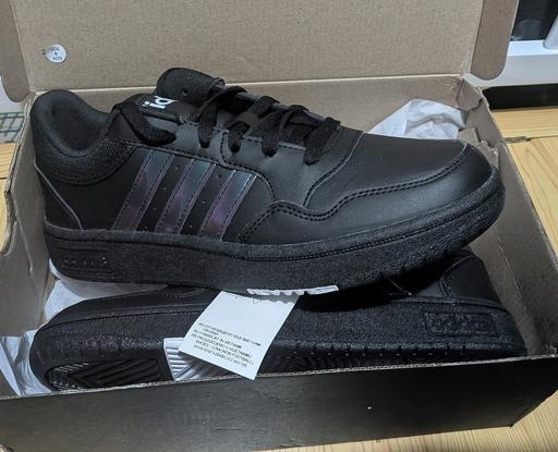  — New unisex Adidas black size 6 trainers