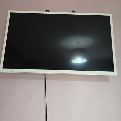  — Jvc 32" smart TV and bracket ( no stand)