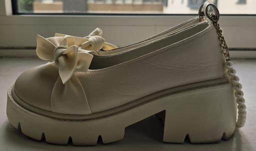  — Elegant Cream Bow Loafers with Pearl Anklet C