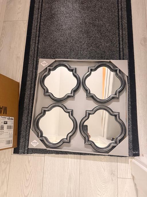  — Mirror set