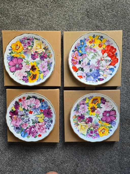  — 4 Royal Albert Plates