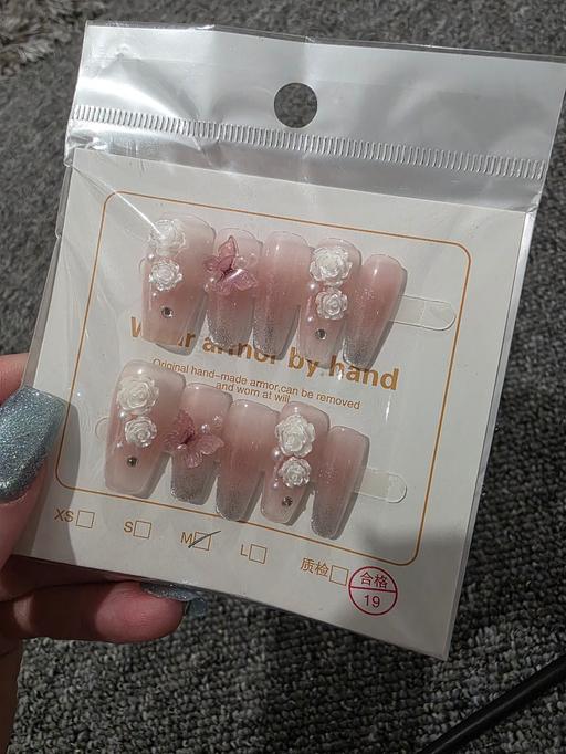  — Press on nails