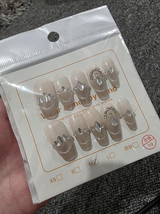  — Press on nails