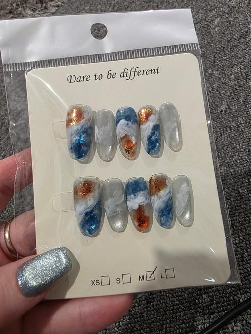  — Press on nails