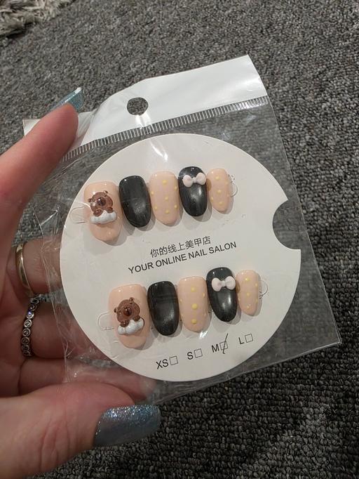  — Press on nails