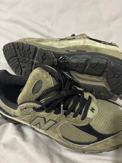  — New balance 2002r