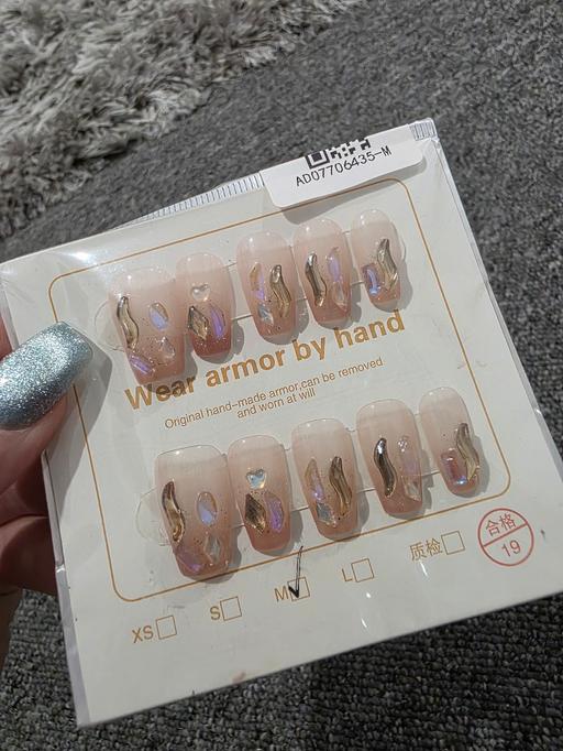  — Press on nails