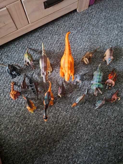  — Dinosaur's x 18