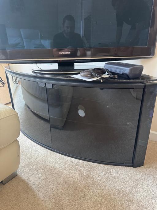  — Tv corner stand 