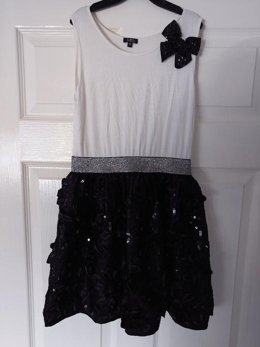 — Girls black/white dress size 9 years