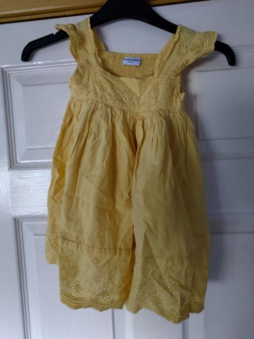 — Girls yellow dress size 2 years