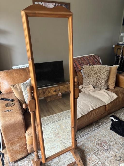 — Free standing pine mirror