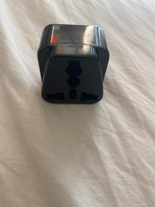  — Universal plug adapter