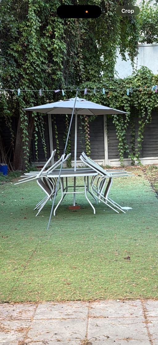  — Garden table & chairs