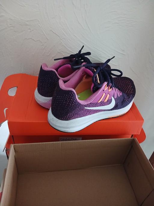  — Nike trainers