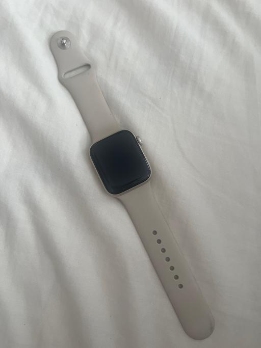  — Apple Watch SE 44mm