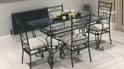  — Dining room table and 6x chairs