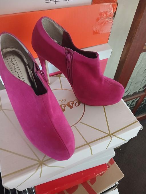  — High heels
