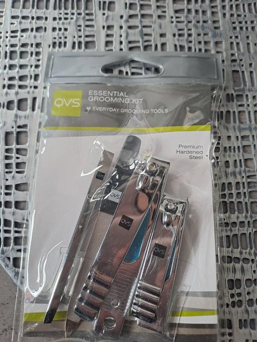  — grooming kit