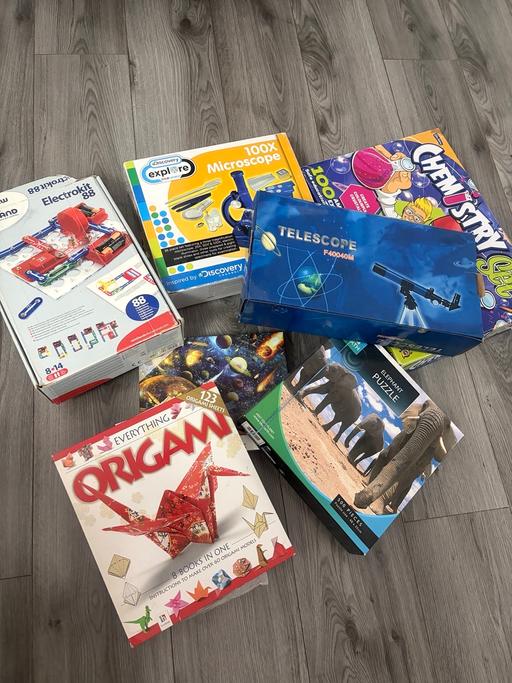  — Collection of educational toys