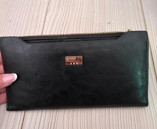  — Black purse wallet