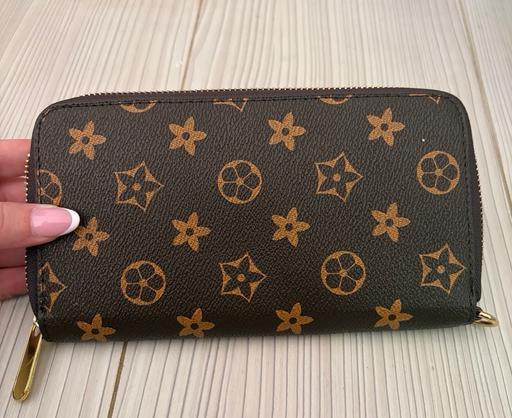  — Beautiful brown pattern purse