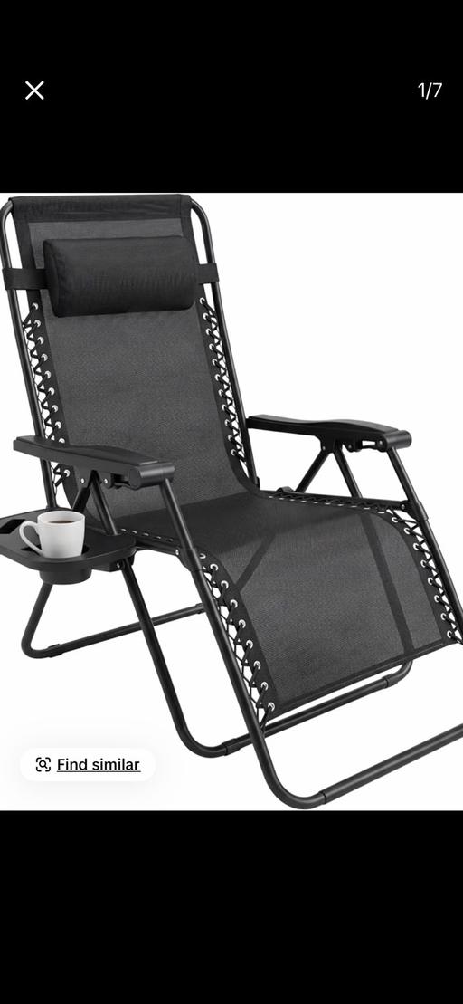  — 2garden recliners with small clip on cup