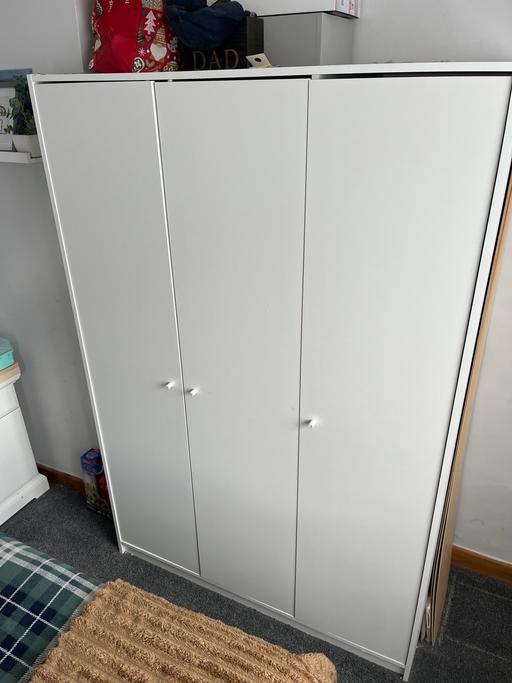  — Triple wardrobe