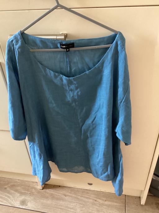  — Never worn size 22 lose top