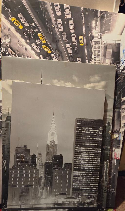 — Canvas pictures  New York  x 3