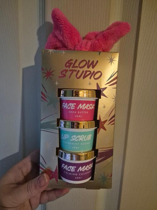  — new Glow Studio Gift Set