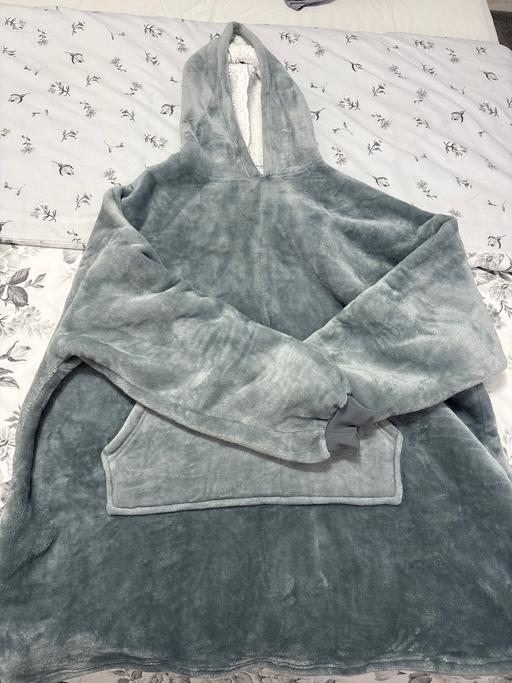  — Hoodie