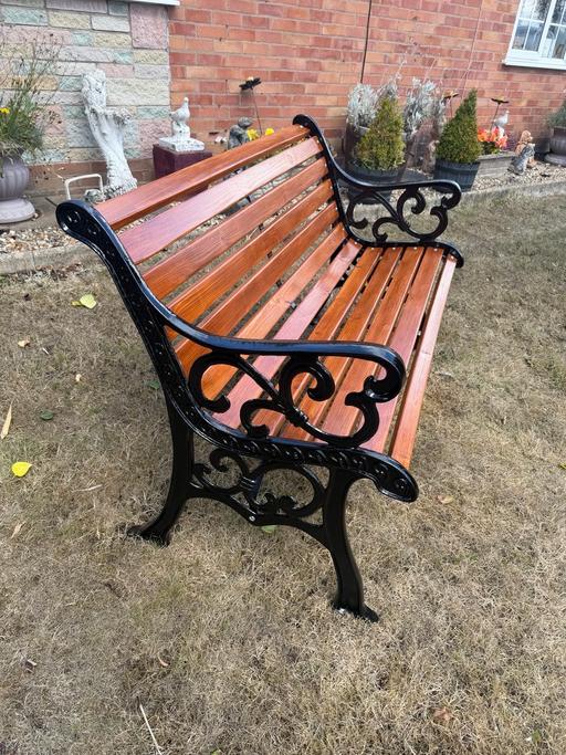  — Cast iron garden bench