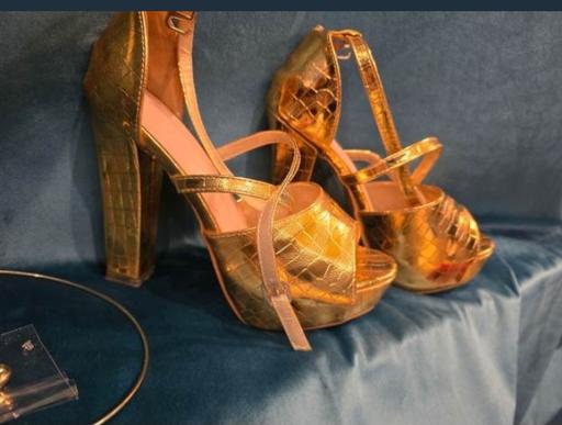  — Stunning Gold Platform High Heels