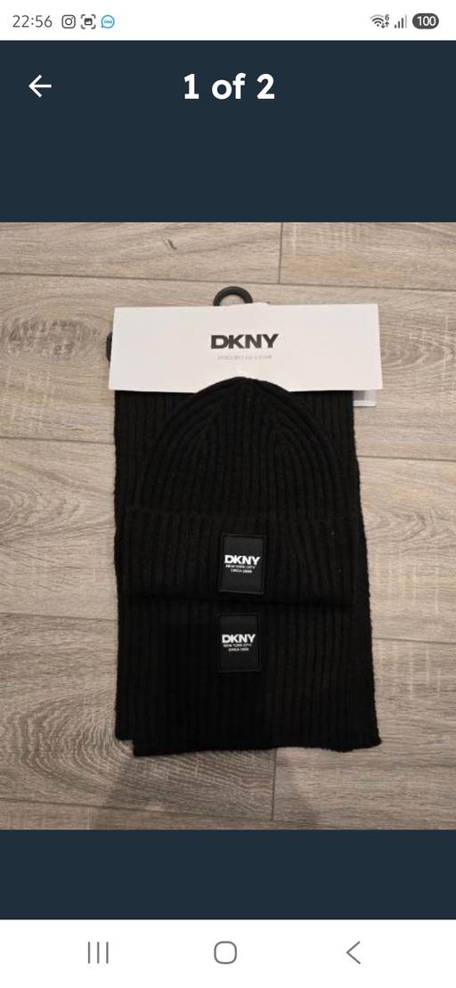  — DKNY Scarf set
