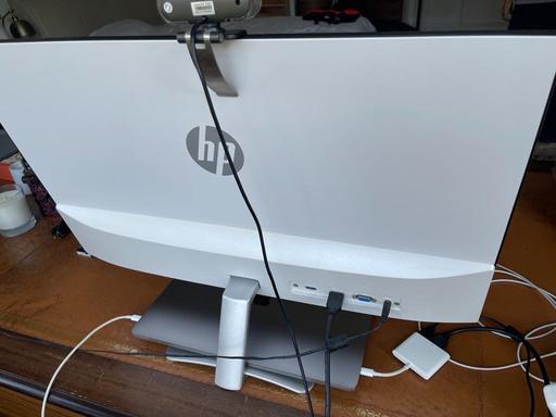  — HP monitor