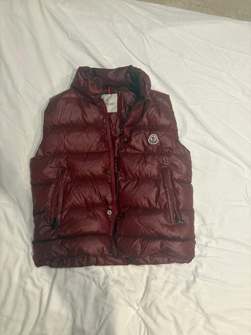  — Moncler gillit