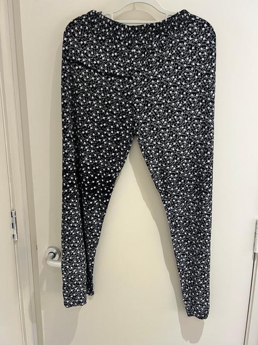  — Ladies trousers size medium