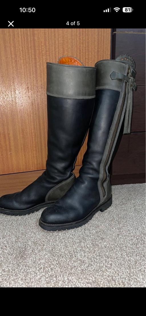  — Ladies boots. Penelope Chilvers. Size 5.