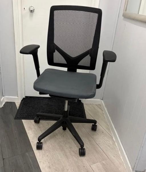  — Mesh Back Fabric Office Chair