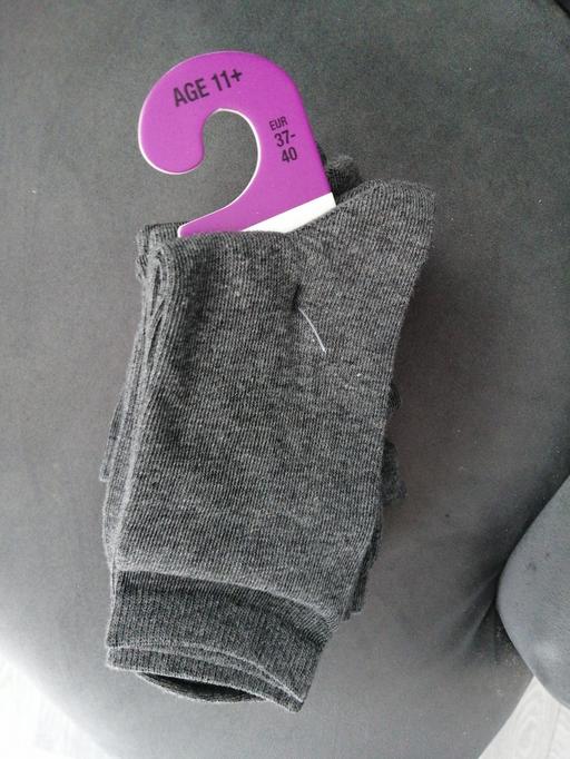  — School socks age 11+  (6)