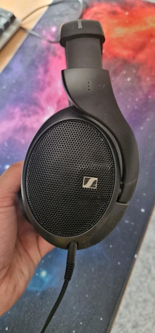  — Sennheiser HD 560S wired headphones