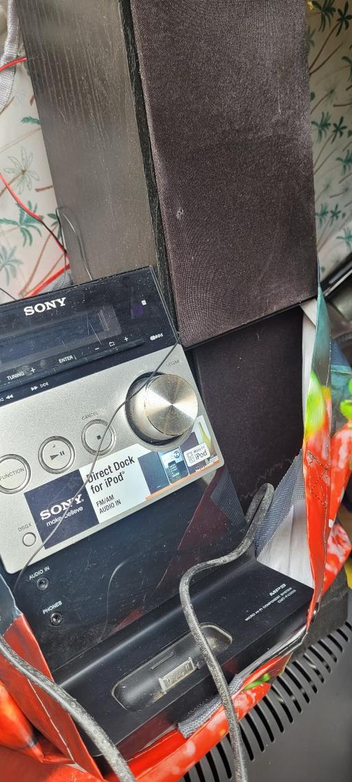  — small sony stereo
