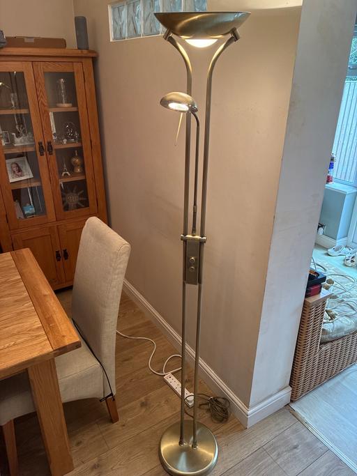  — Floor Lamp with reading Light